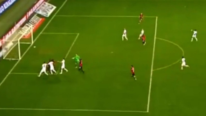 Tartışma yaşanırken gol oldu! Süper Lig'de ilginç karar - Resim: 5