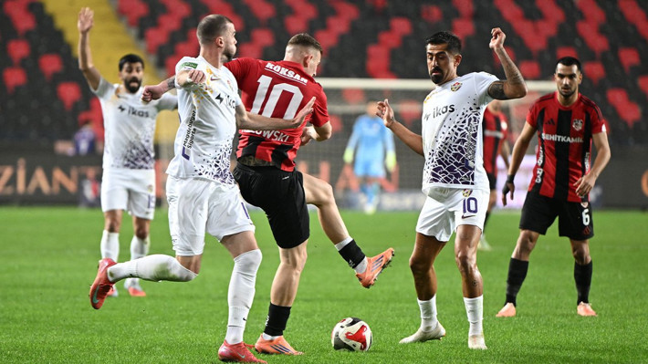 Tartışma yaşanırken gol oldu! Süper Lig'de ilginç karar - Resim: 1