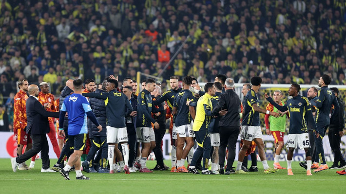Fenerbahçe - Galatasaray derbisi öncesinde saha karıştı - Resim: 10
