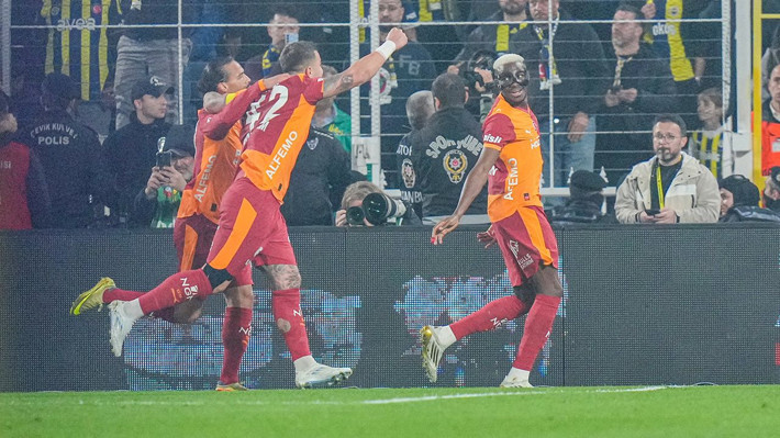 Derbi sonrası Victor Osimhen'den paylaşım! 4 ismi işaret etti - Resim: 2