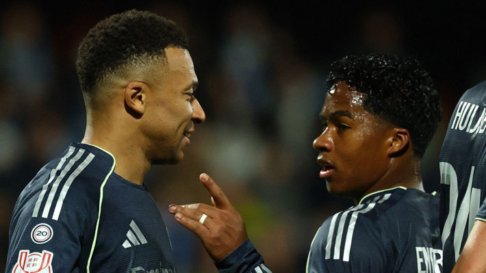 Xabi Alonso, Fenerbahçe'nin yolunu gözlediği yıldızın biletini kesti! Fabrizio Romano transferi duyurdu - Resim: 4