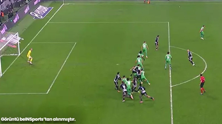 Beşiktaş-Alanyaspor maçında tartışmalara yol açan karar: "Havada, karada, denizde penaltı! VAR neden müdahale etmedi?" - Resim: 4