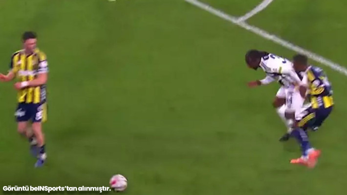 Fenerbahçe-Kasımpaşa maçına damga vuran pozisyon: "Penaltı verilmeliydi" - Resim: 3