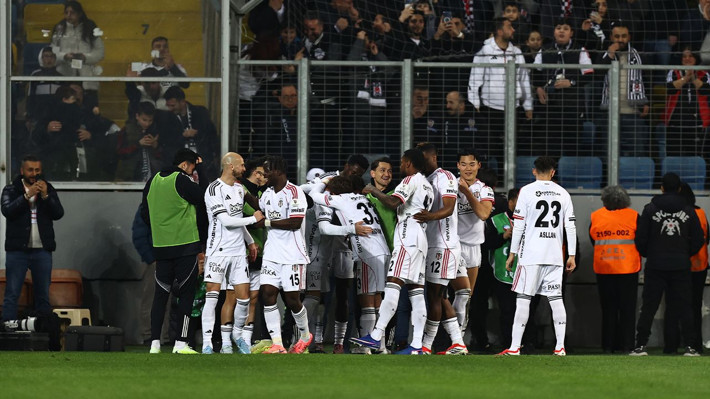 Spor yazarları Gençlerbirliği-Beşiktaş maçını yorumladı "Hedef artık ikincilik" - Resim: 5
