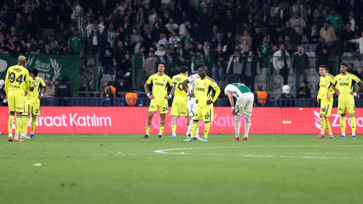 Spor yazarları Fenerbahçe'yi eleştirdi! "Tedesco derbi 11'i ile sahadaydı" - Resim: 7