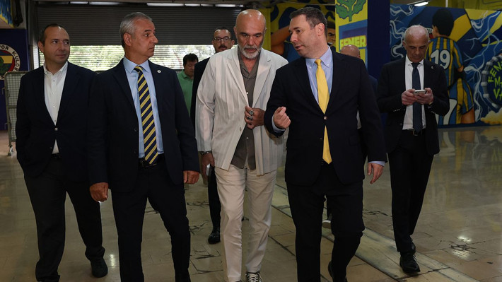 Fenerbahçe'ye teklif yağıyor! Ayrılıklardan gelecek rakam 100 milyon euro - Resim: 1