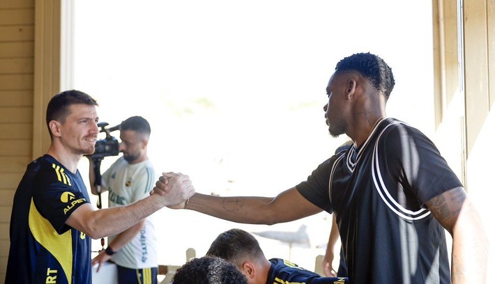 Jhon Duran: Manchester United'dan teklif aldım Fenerbahçe'ye söz verdim! - Resim: 7