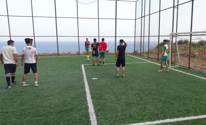 Uçurum kenarında denize sıfır futbol sahası! "Süper Lig takımlarında bile böyle manzara yok" - Resim: 4