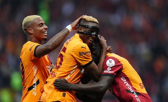 Osimhen'in Manchester'dan istediği yıllık ücret ortaya çıktı! Daha azını Galatasaray'dan alıyor - Resim: 2
