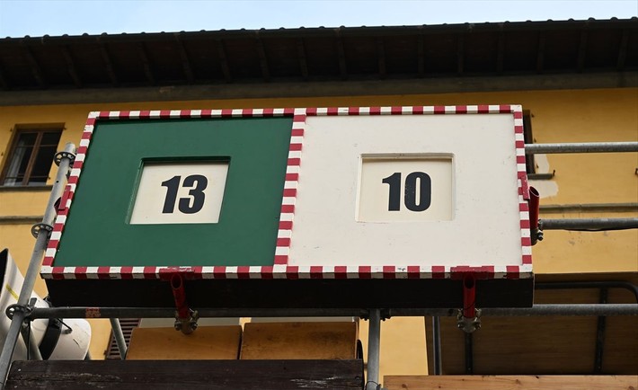 Seyircisi şaşkın oyuncusu yarı baygın: Calcio Storico başladı - Resim: 16