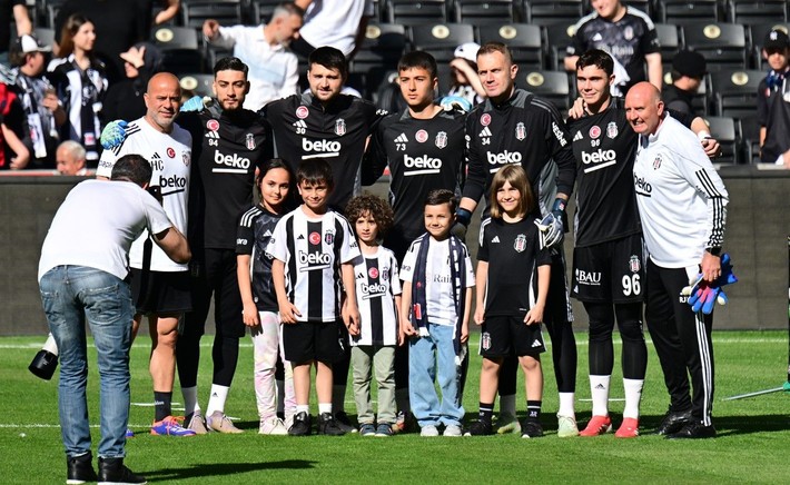 Beşiktaş'ın taraftara açık idmanında sürpriz isim! 19 yıl sonra yeniden sahada - Resim: 8
