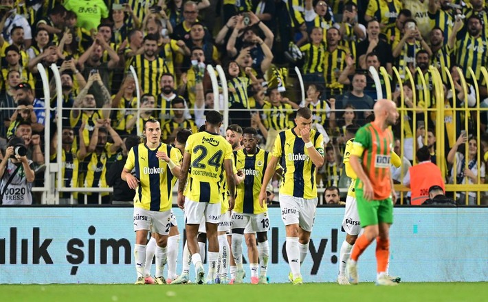 Ali Koç ile Hakan Safi arasında Mourinho kavgası çıktı: 4-2 kaybetmişiz sen hala kalsın diyorsun - Resim: 3