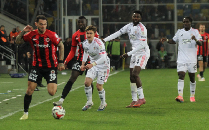 Gençlerbirliği-Beşiktaş maçı sonrası Nihat Kahveci'den Vaclav Cerny'e uyarı! "Kulübeye doğru gidiyor" - Resim: 9