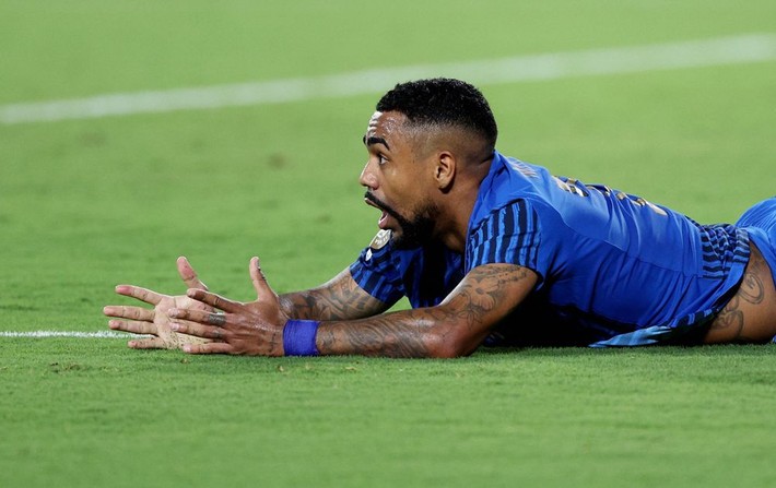 Devin Özek'ten Alex de Souza-Jay Jay Okocha karışımı top class transfer! 145 milyon euroluk imza - Resim: 14