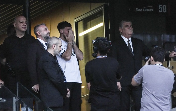 Orkun Kökçü'nün imza törenine damga vuran olay - Resim: 2