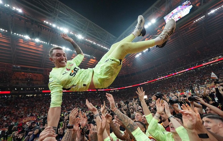 Galatasaray yeni kalecisiyle bayram sonunda imzalıyor! Muslera'nın istediği oldu - Resim: 1