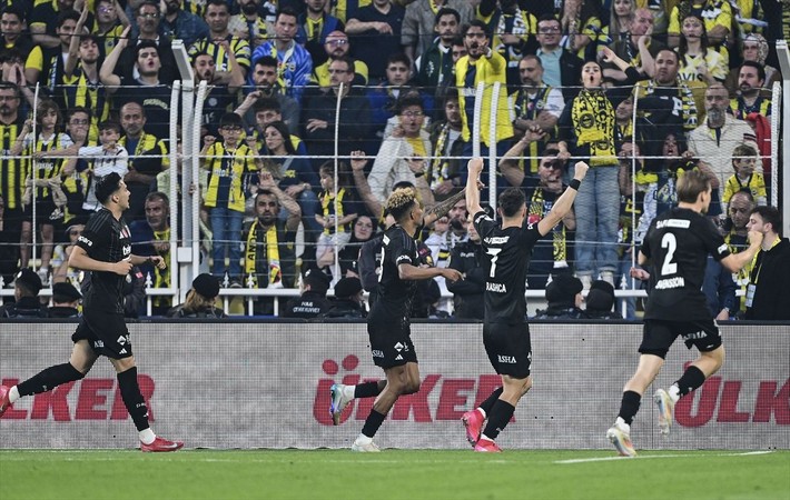 Gedson Fernandes Mario Gomez'den sonra bir ilki başardı - Resim: 5