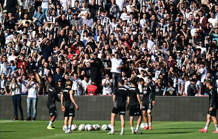 Beşiktaş'ın taraftara açık idmanında sürpriz isim! 19 yıl sonra yeniden sahada - Resim: 9