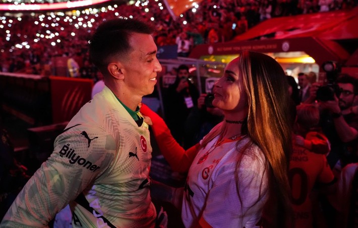 Galatasaray'ın stattaki kutlamasına damga vuran olay! Seçilen şarkıyla Kadıköy'e mesaj - Resim: 9