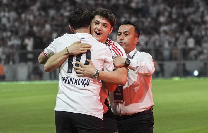 Orkun Kökçü'nün imza törenine damga vuran olay - Resim: 7