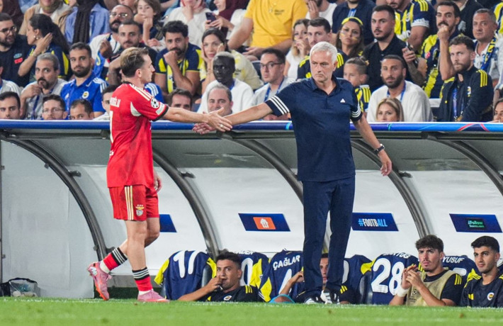 Mourinho ile Kerem Aktürkoğlu böyle selamlaştı - Resim: 1