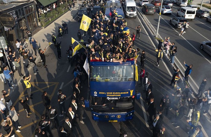 Ali Koç 5 milyon euro harcadı 255 milyon euro kazandı: Fenerbahçe'yi dünya izledi dünya! - Resim: 12
