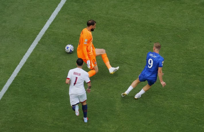 Dursun Özbek 65 milyon euroluk kaleciyle görüşmelere başladı! Ederson, Stegen, Petkovic hiçbiri değilmiş - Resim: 2