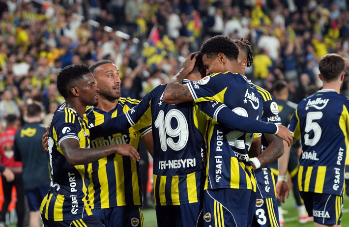 Fenerbahçeli yıldıza sürpriz talip! Görüşmeler ocakta başlıyor - Resim: 3