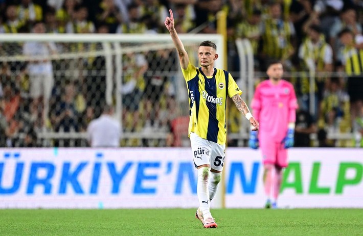 Ali Koç'la Devin Özek arasında ilk tartışma: Transferi herkes yapar şu 30 M.€'luk krizi çöz de görelim - Resim: 2