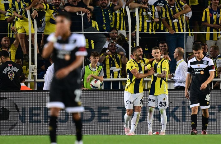 Ali Koç'la Devin Özek arasında ilk tartışma: Transferi herkes yapar şu 30 M.€'luk krizi çöz de görelim - Resim: 5