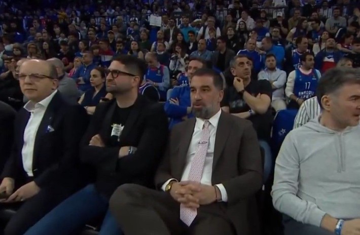 Ergin Ataman'ın oğlu sevindi! Maça gelen Arda Turan'ı şaşırtan olay - Resim: 1