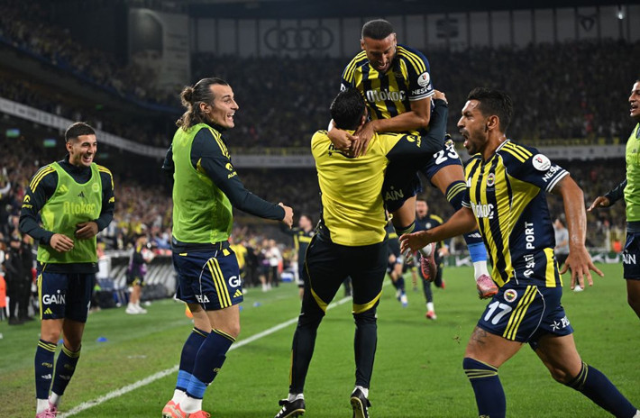 2-2'nin ardından Tedesco'ya ilk eleştiri: Mourinho yedek bırakıyordu sen neden bırakıyorsun? - Resim: 9