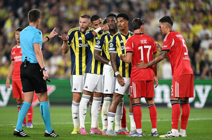 Mourinho ile Kerem Aktürkoğlu böyle selamlaştı - Resim: 4