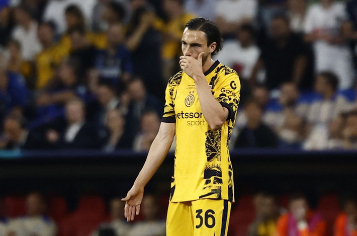 Devin Özek Bonucci transferine özendi gitti Ali Koç'a 35'lik sağ beki teklif etti! - Resim: 9