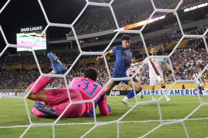 Okan Buruk'un listesinden 3 kaleci çıktı! Ederson ve Sommer haricinde bir sürpriz daha - Resim: 6