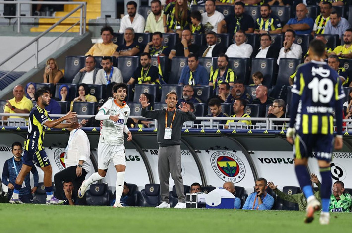 2-2'nin ardından Tedesco'ya ilk eleştiri: Mourinho yedek bırakıyordu sen neden bırakıyorsun? - Resim: 7