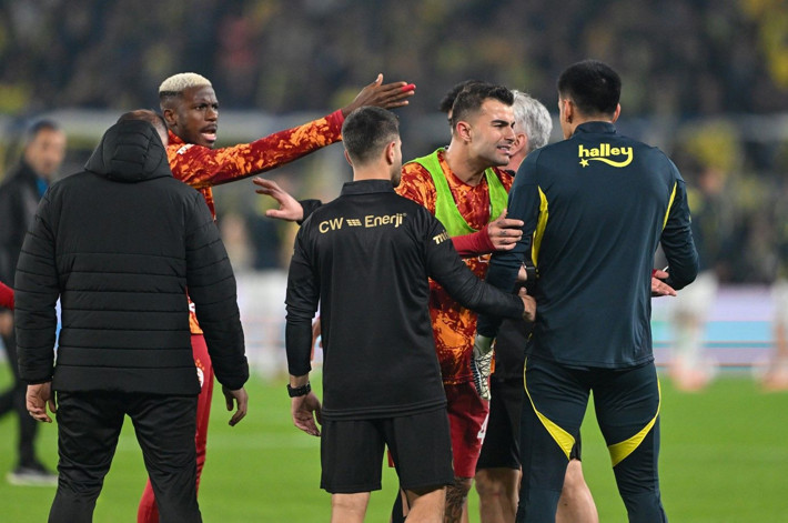 Fenerbahçe - Galatasaray derbisi öncesinde saha karıştı - Resim: 3