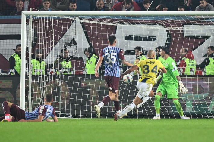 Livakovic, İrfan Can Eğribayat, Ertuğrul Çetin üçüne de güle güle! Yeni kaleci Süper Lig'den bulundu - Resim: 3