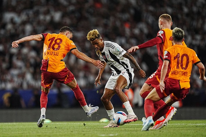 Galatasaray'ın yeni sol beki Leif Davis, Gabriel Sara'dan daha fazla asist yapmış - Resim: 4
