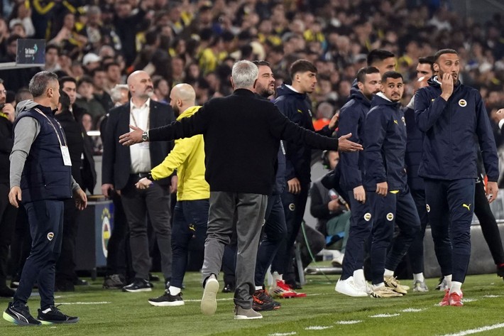 Fenerbahçe'de ayrılık depremi, Ali Koç 12 ismin gözünün yaşına bakmayacak - Resim: 3