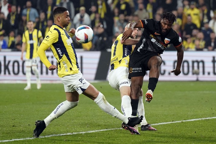 Fenerbahçe'de ayrılık depremi, Ali Koç 12 ismin gözünün yaşına bakmayacak - Resim: 5