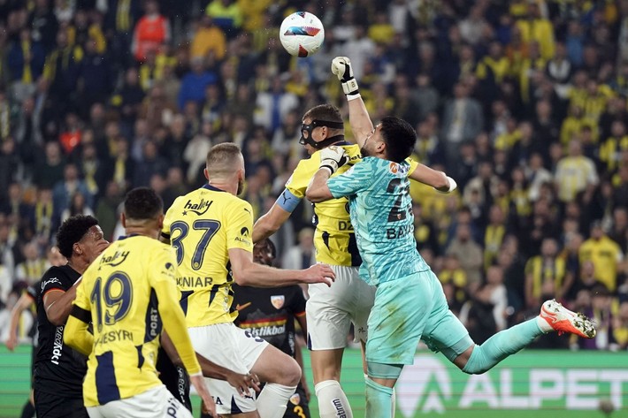 Fenerbahçe'de ayrılık depremi, Ali Koç 12 ismin gözünün yaşına bakmayacak - Resim: 6