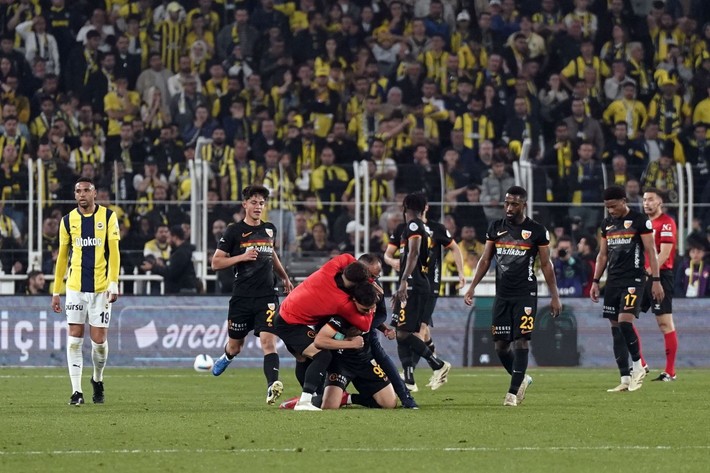 Fenerbahçe'de ayrılık depremi, Ali Koç 12 ismin gözünün yaşına bakmayacak - Resim: 7