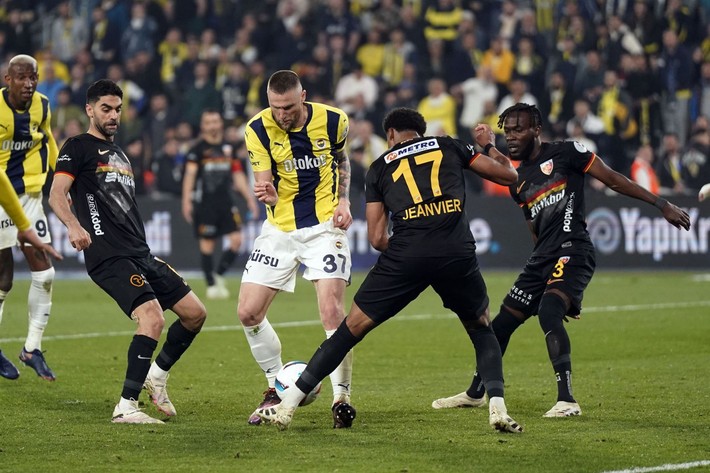 Fenerbahçe'de ayrılık depremi, Ali Koç 12 ismin gözünün yaşına bakmayacak - Resim: 9
