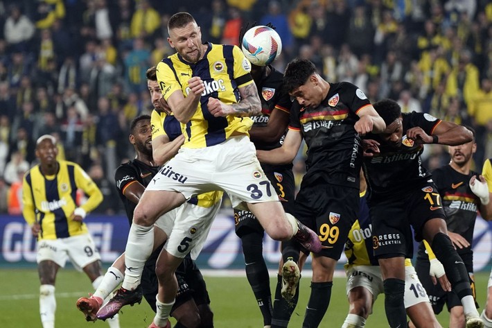 Fenerbahçe'de ayrılık depremi, Ali Koç 12 ismin gözünün yaşına bakmayacak - Resim: 11
