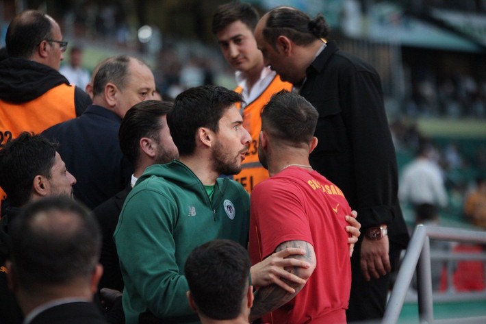 Konya'da maç öncesi olay! Abdülkerim Bardakcı taraftarla tartıştı - Resim: 4