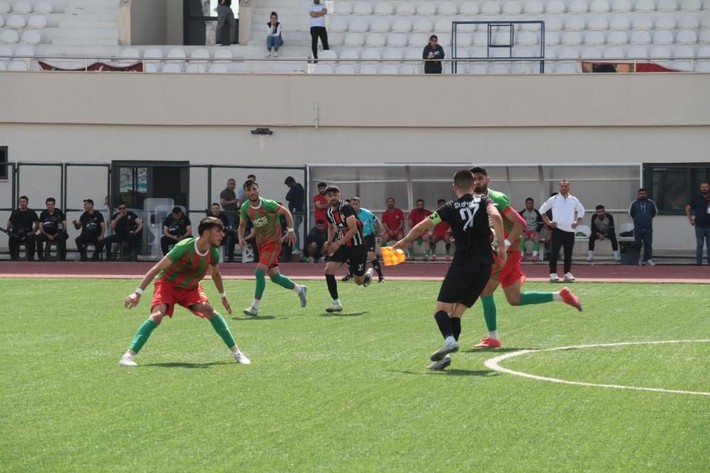 Şırnak'ta futbolcular tekme tokat kavga etti - Resim: 7