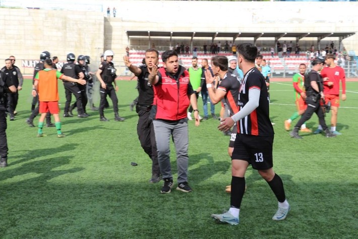 Şırnak'ta futbolcular tekme tokat kavga etti - Resim: 4