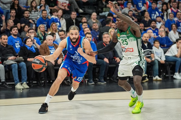 Anadolu Efes taraftarı 'Mola alsana' dedi Ergin Ataman küplere bindi! "Benim sayemde başarılısınız" - Resim: 1