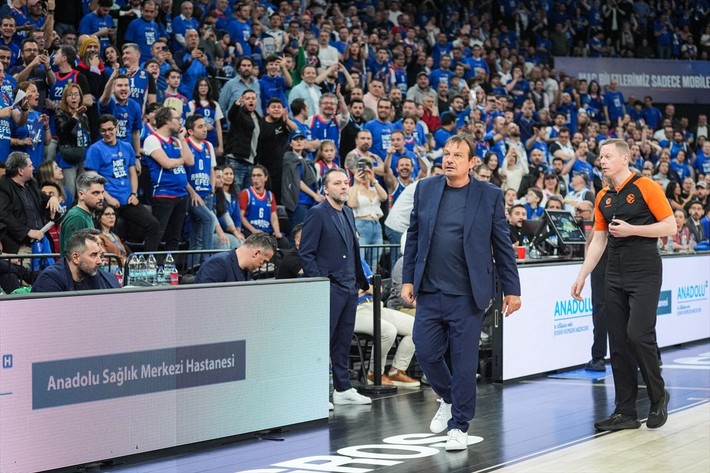 Anadolu Efes taraftarı 'Mola alsana' dedi Ergin Ataman küplere bindi! "Benim sayemde başarılısınız" - Resim: 6